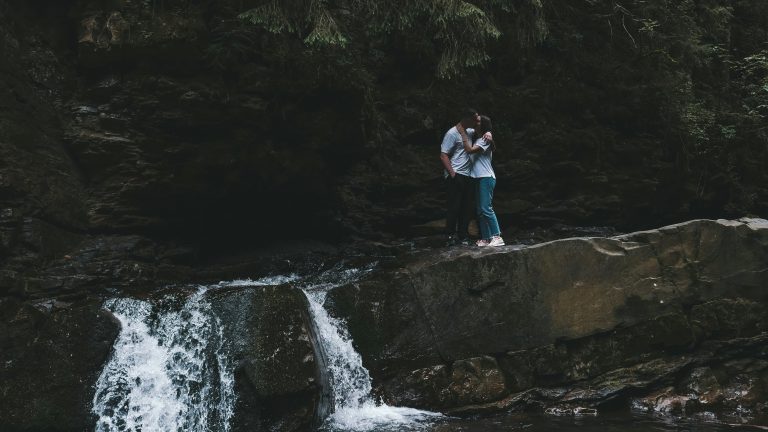 How to Stay Present With Your Partner in a Notification-Filled World