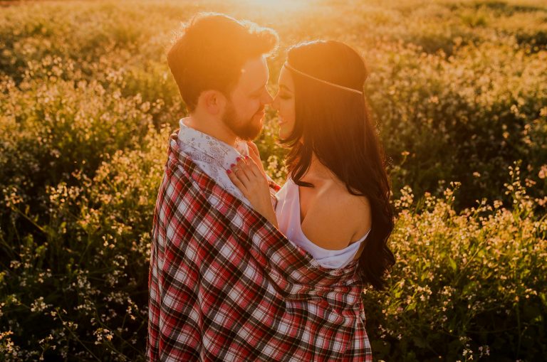 How Personal Goals and Romantic Commitment Can Support Each Other